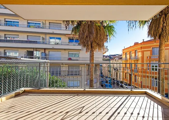 Splendide En Centre-ville Avec Parking Et Climatisation Apartment