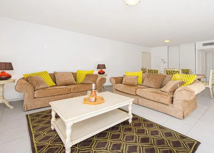 Apartment Splendide En Centre-ville Avec Parking Et Climatisation